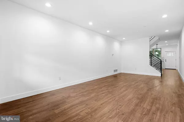 Philadelphia, PA 19143,5520 WALTON AVE