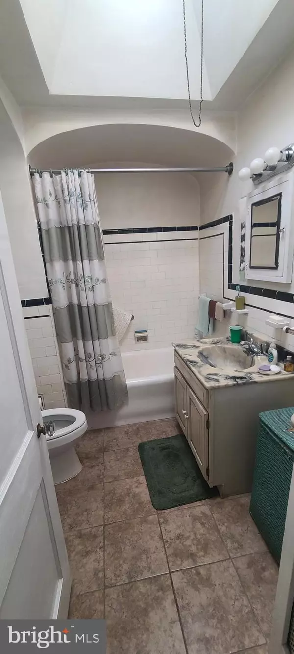 Philadelphia, PA 19131,5712 DUNLAP ST