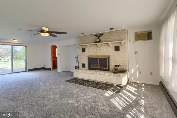 Mechanicsburg, PA 17055,950 W TRINDLE RD