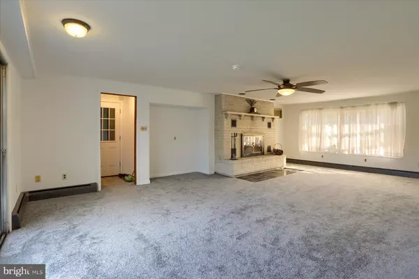 Mechanicsburg, PA 17055,950 W TRINDLE RD