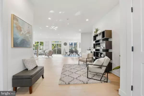 Falls Church, VA 22042,3218 BLUNDELL RD