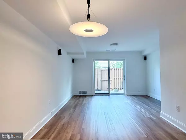 Fairfax, VA 22030,11138 SNUGHAVEN LN