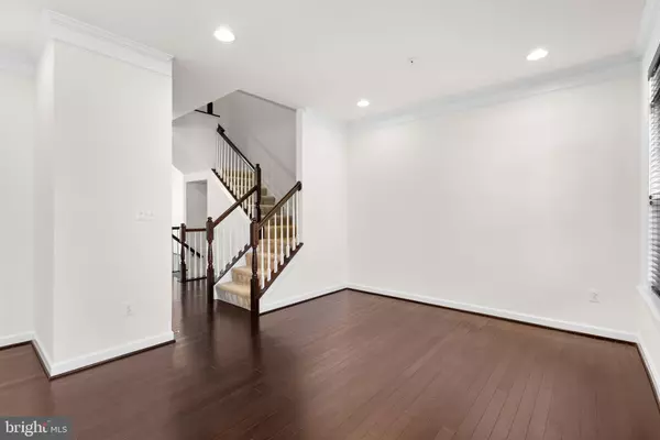 Gaithersburg, MD 20878,176 AUTUMN VIEW DR