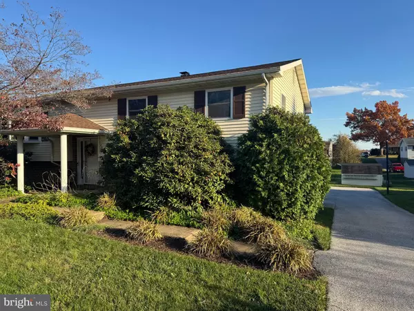 2648 DANIELLE DR, Dover, PA 17315