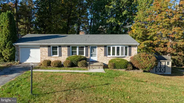 2740 WHITNEY DR, York, PA 17402