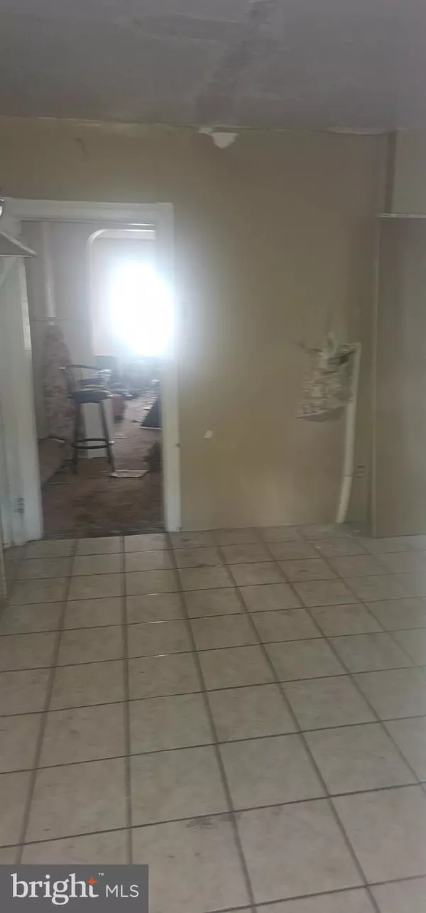 Philadelphia, PA 19141,5946 N CAMAC ST