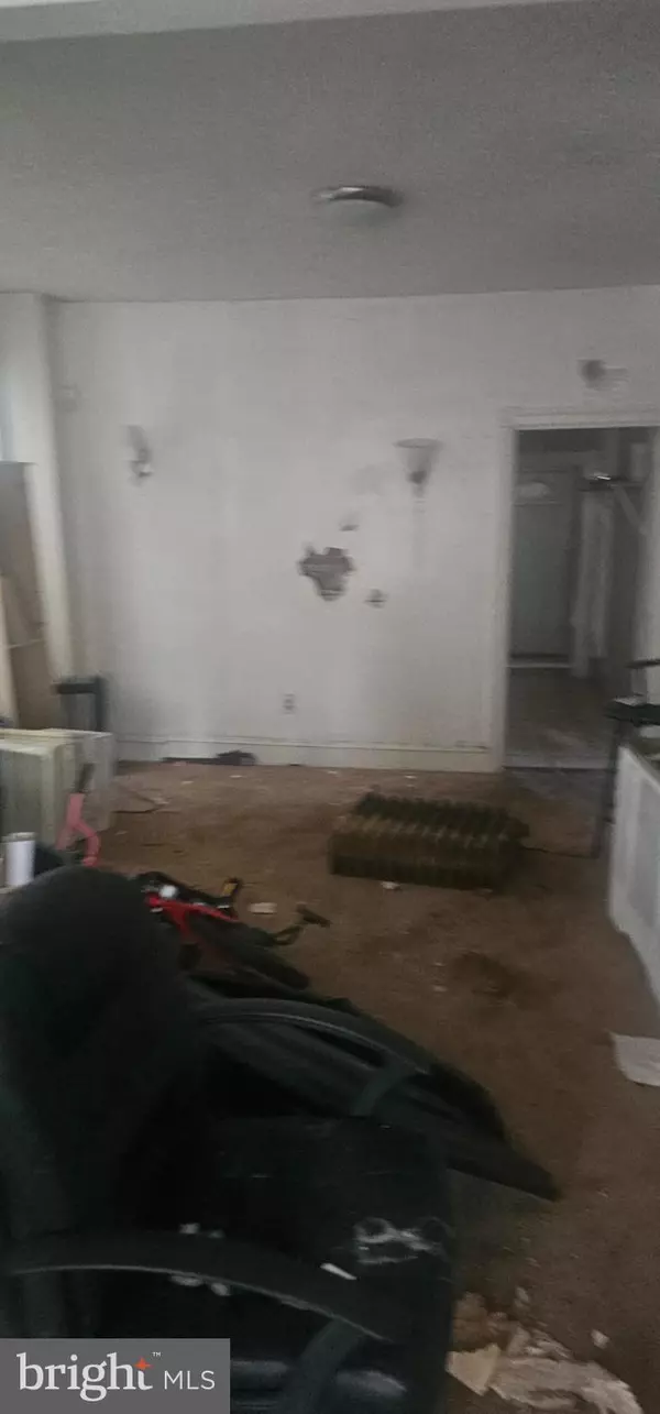 Philadelphia, PA 19141,5946 N CAMAC ST