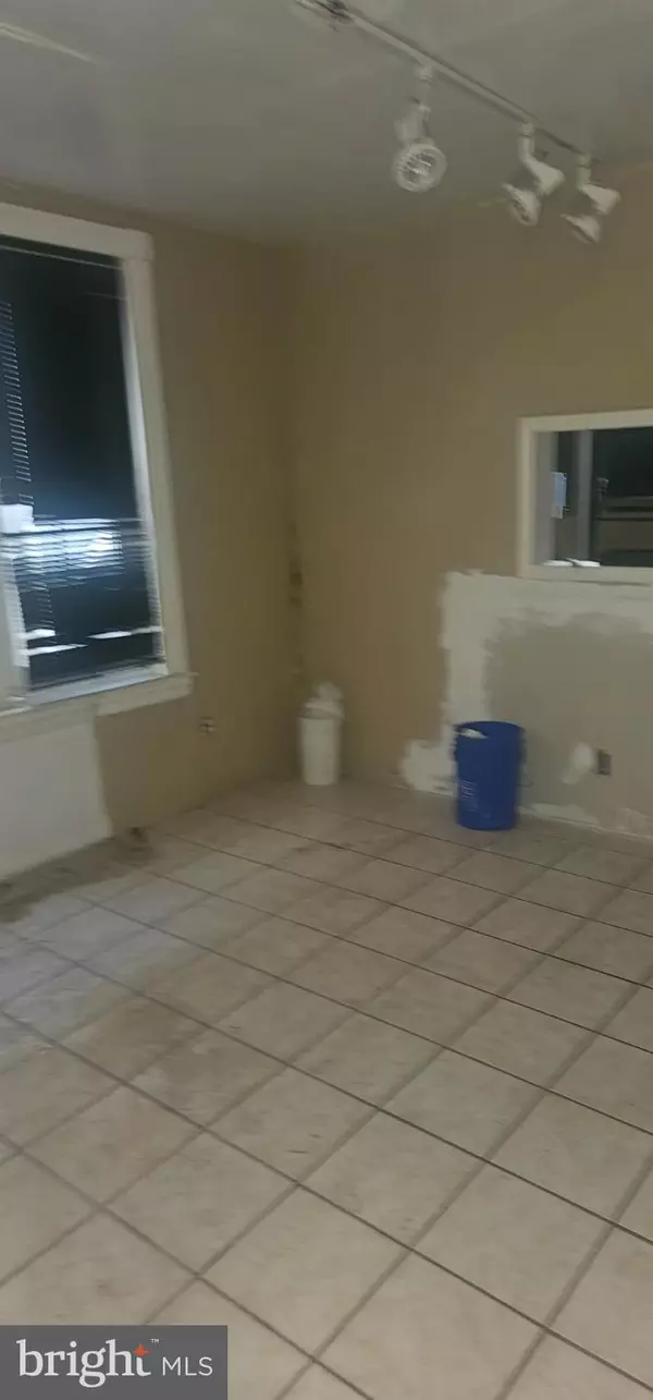 Philadelphia, PA 19141,5946 N CAMAC ST