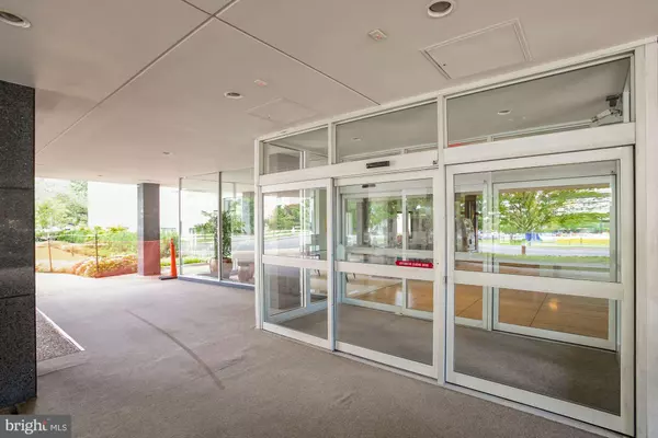 Washington, DC 20037,2475 VIRGINIA AVE NW #721