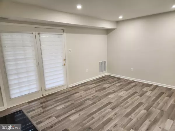 Alexandria, VA 22309,5700 OLDE MILL CT #145