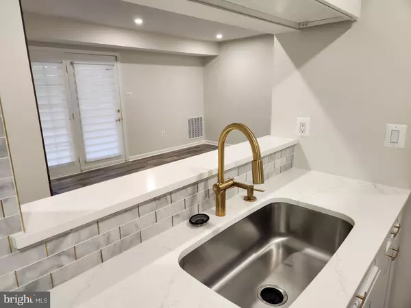 Alexandria, VA 22309,5700 OLDE MILL CT #145