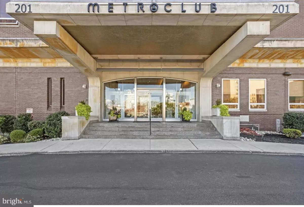 Philadelphia, PA 19106,201-59 N 8TH ST #408