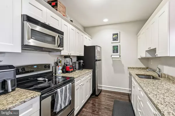 Philadelphia, PA 19106,201-59 N 8TH ST #408