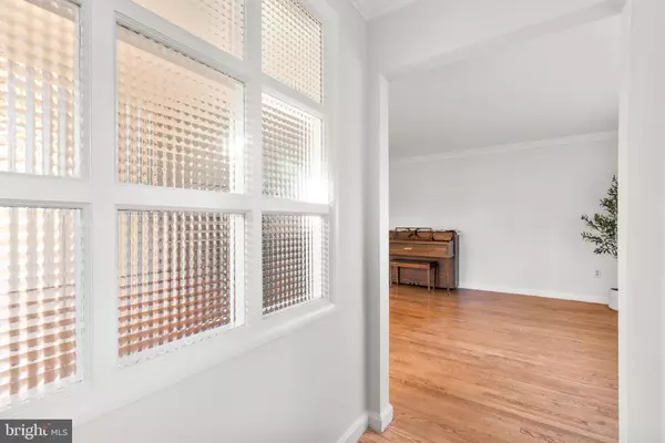 Linthicum Heights, MD 21090,302 REGENCY CIR