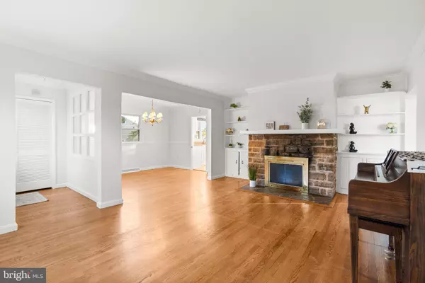 Linthicum Heights, MD 21090,302 REGENCY CIR