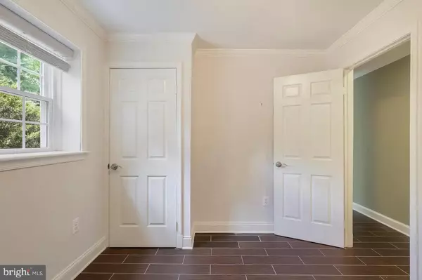 Arlington, VA 22209,1800 21ST ST N