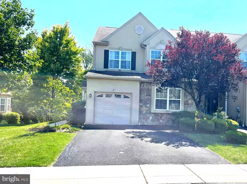 19 ARBOR CIR, Colmar, PA 18915