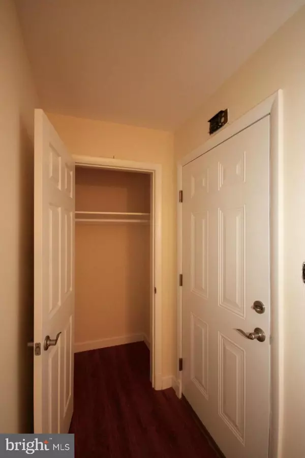 Arlington, VA 22207,1901 N QUEBEC ST N #MIDDLE UNIT