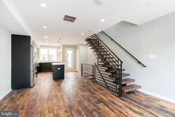 Philadelphia, PA 19130,815 PERKIOMEN ST #17