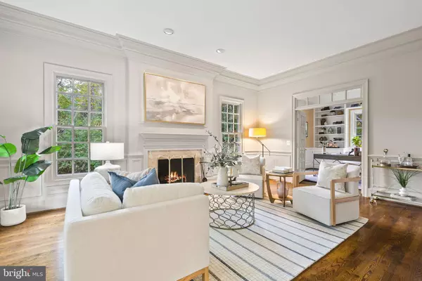 Alexandria, VA 22302,215 WOODLAND TER #A