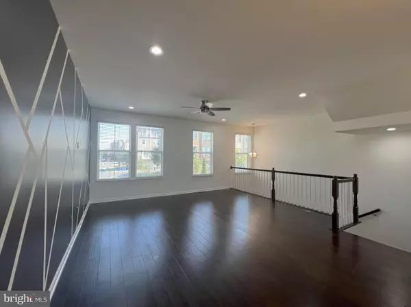 Herndon, VA 20171,3092 ALAN SHEPARD ST