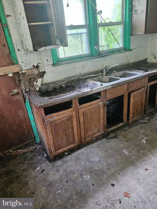 Philadelphia, PA 19140,2235 W ONTARIO ST