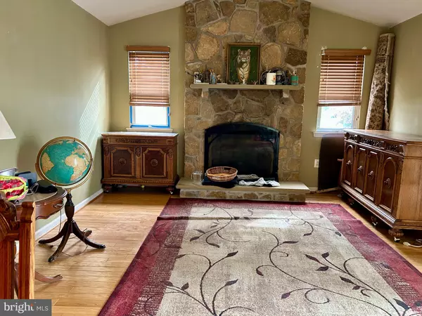 Sicklerville, NJ 08081,3 CANTERBURY PL