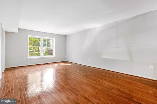 Springfield, VA 22153,8020 SLEEPY VIEW LN