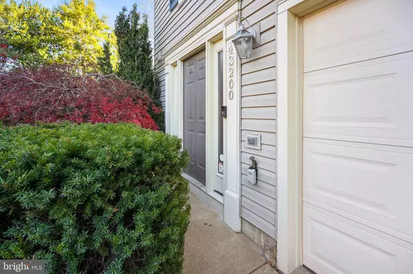 Ashburn, VA 20147,43200 CHOKEBERRY SQ