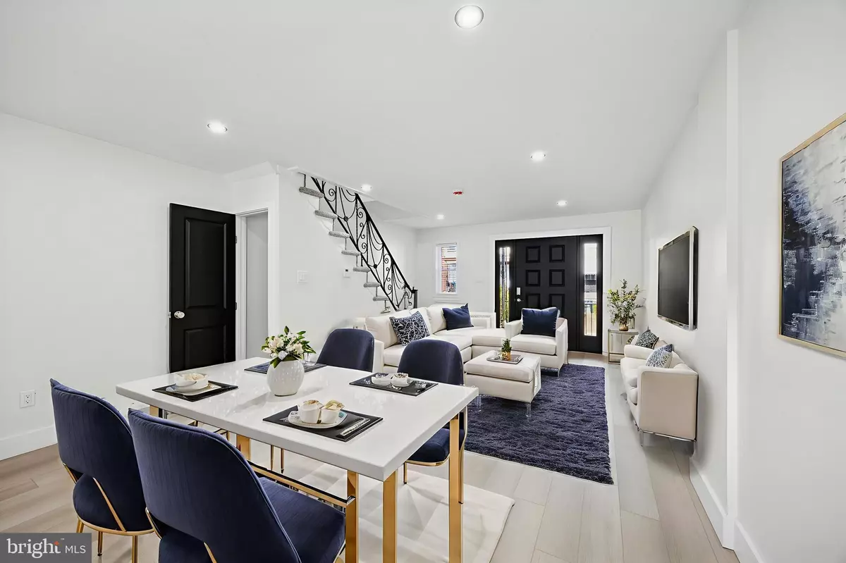 Philadelphia, PA 19120,5945 PALMETTO ST