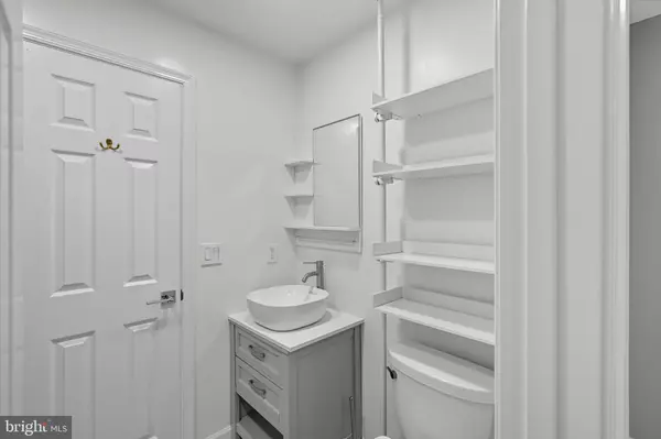 Fairfax, VA 22033,12008 RIDGE KNOLL DR #507A