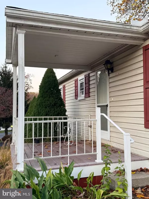 Manheim, PA 17545,303 MAPLE AVE TP-0211