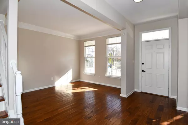 Chantilly, VA 20152,26005 HARTWOOD DR