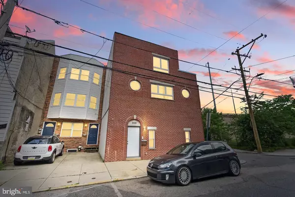 Philadelphia, PA 19123,939 NEW MARKET ST