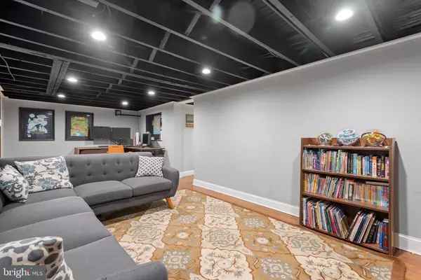 Lancaster, PA 17601,937 PLEASURE RD