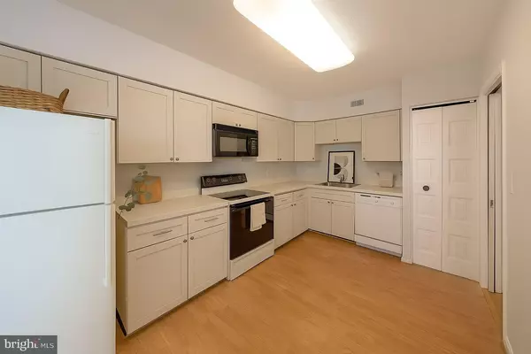 Falls Church, VA 22041,5501 SEMINARY RD #1113S