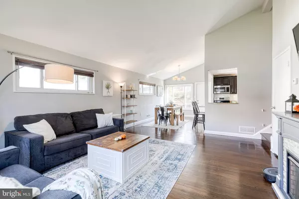 Catonsville, MD 21228,913 MARKSWORTH RD