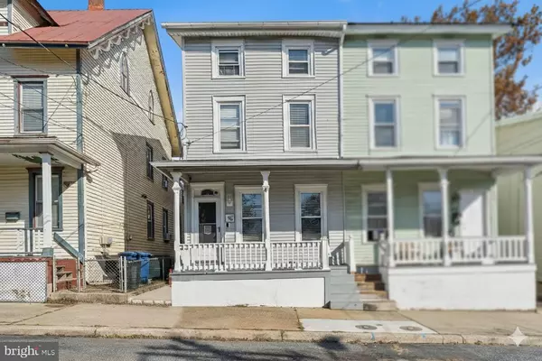 33 BUTTONWOOD ST, Mount Holly, NJ 08060