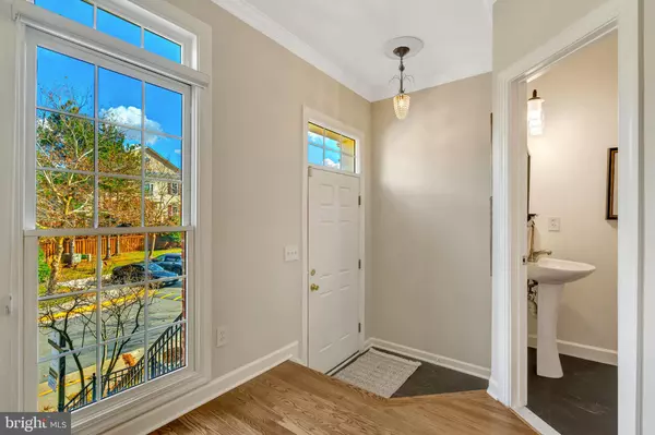 Fairfax, VA 22033,4560 FAIR VALLEY DR