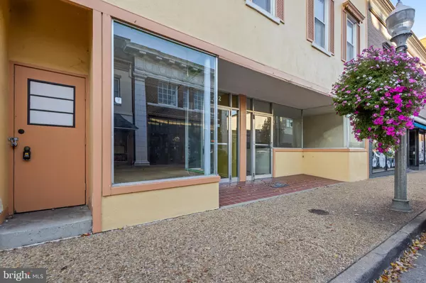 Front Royal, VA 22630,202-204 E MAIN ST #204