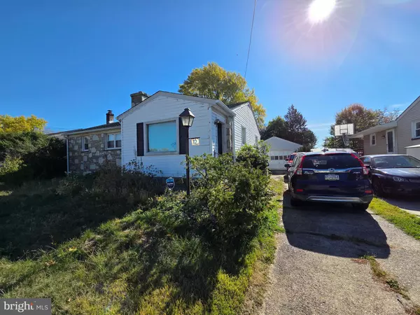 12 COLLINS LN, Maple Shade, NJ 08052