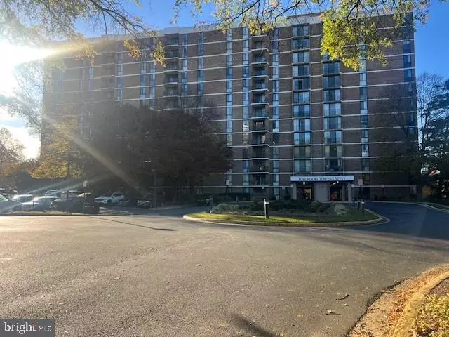 2300 PIMMIT #1012, Falls Church, VA 22043