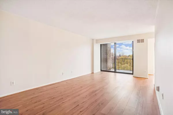 Falls Church, VA 22043,2300 PIMMIT #1012