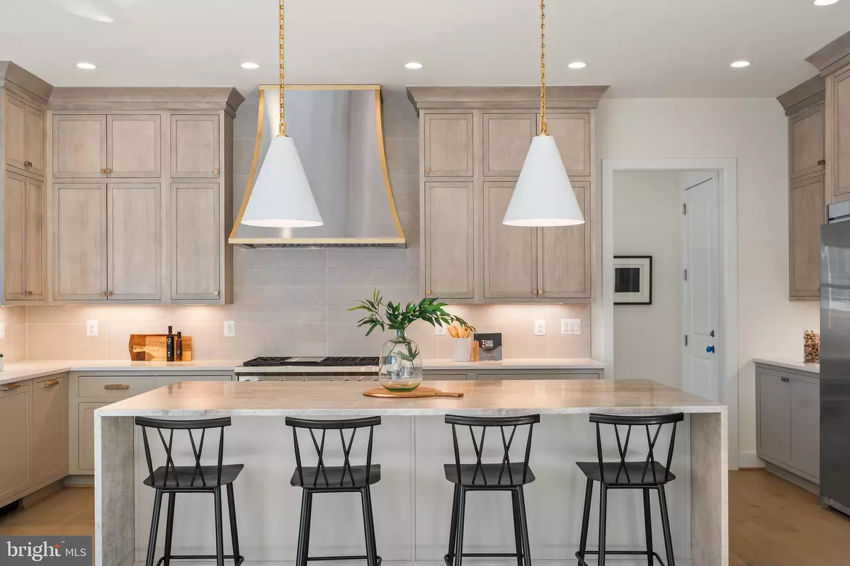 Vienna, VA 22180,8619 REDWOOD