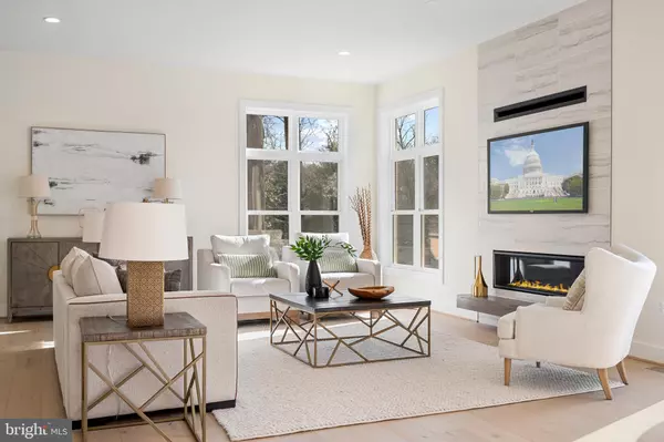 Vienna, VA 22180,8619 REDWOOD