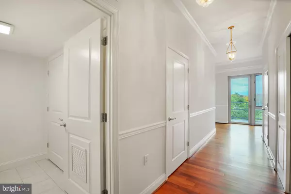 Falls Church, VA 22046,513 W BROAD ST #702