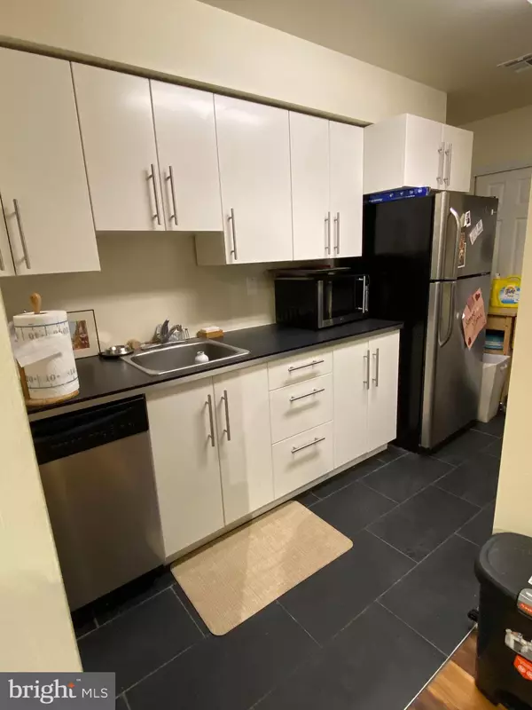 Philadelphia, PA 19106,225 ARCH STREET #33