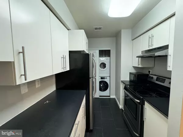 Philadelphia, PA 19106,225 ARCH STREET #33