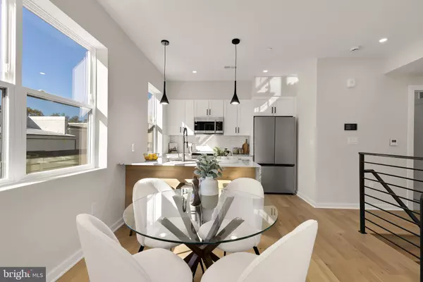 Washington, DC 20007,2606 41ST ST NW #PH