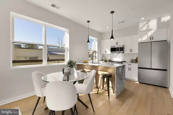 Washington, DC 20007,2606 41ST ST NW #PH